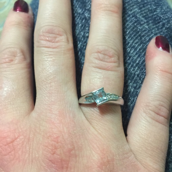 Aquamarine white gold ring