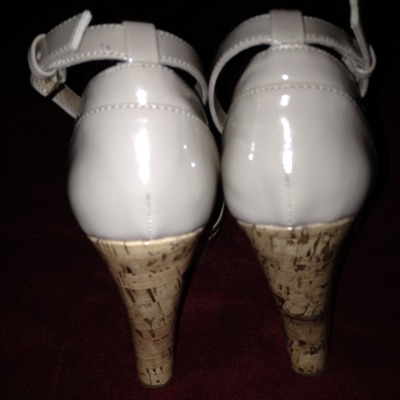 Guess  high heels/platforms‼️REDUCED‼️ - Picture 3 of 4