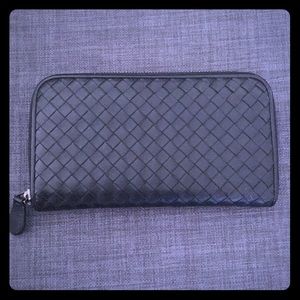 Authentic Bottega Veneta woven leather wallet