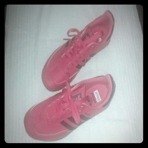 NWOT.. Kids size 7 Adidas Samba
