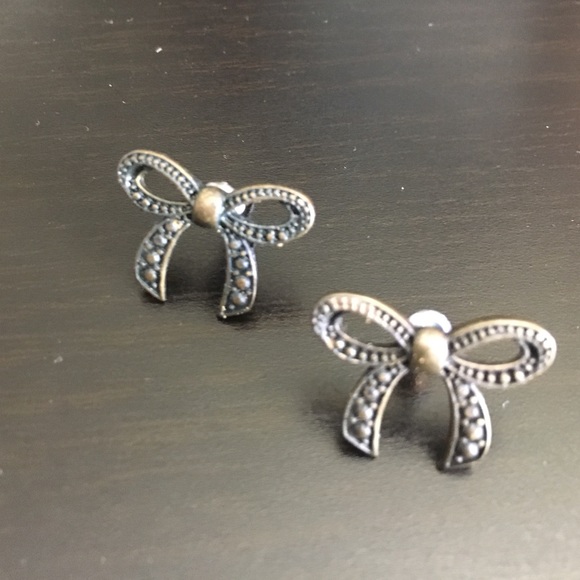 Jewelry - Bow Stud Earrings