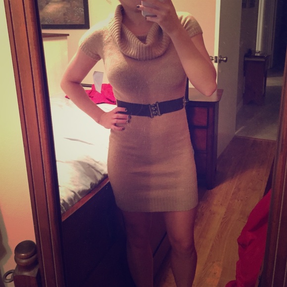 Form-fitting sweater dress with elastic belt