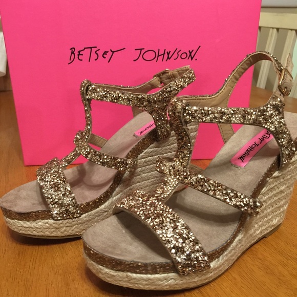 BETSEY JOHNSON SANDALS-SIZE 6 BRAND NEW IN BOX