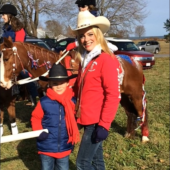 Meet your Posher, Shelby - Picture 2 of 3