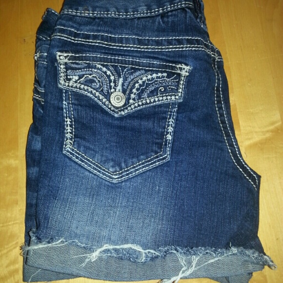 Junior's Jean Shorts Size 5 - Picture 2 of 2