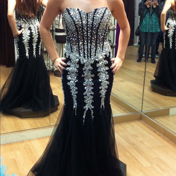 Formal/prom/special occasion dress - Picture 2 of 4