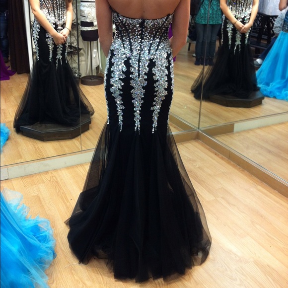 Formal/prom/special occasion dress - Picture 3 of 4