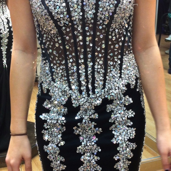 Formal/prom/special occasion dress - Picture 4 of 4