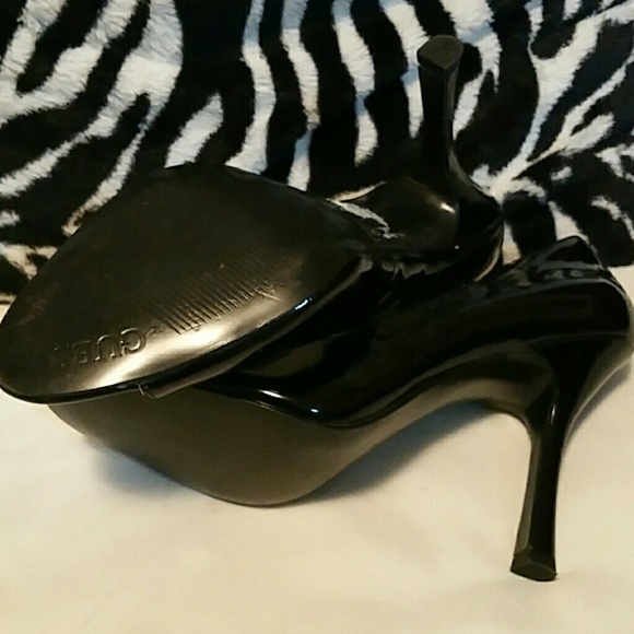 Guess - Picture 3 of 3