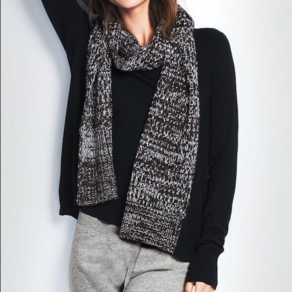 NWOT Victoria Secret 2014 Soft & Cozy Knit Scarf