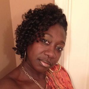 Meet your Posher, Adrienne