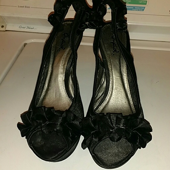 Shoes - Picture 2 of 3