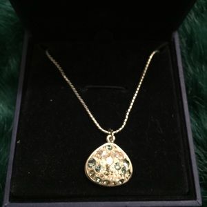 FLASH SALE 🎉🎉Swarovski crystal pendant necklace