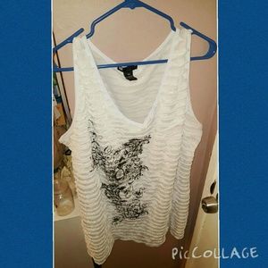 White flower ruffle tank top