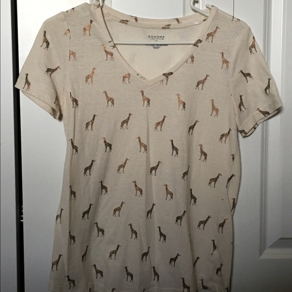 Sonoma giraffe v-neck tee