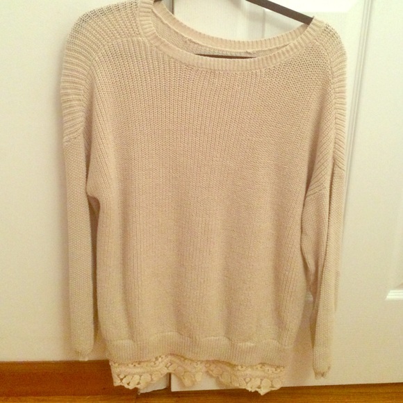 Knit sweater with lace