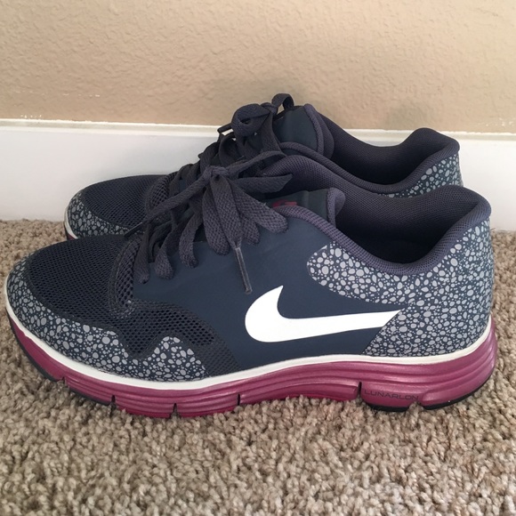 Nike Shoes - Nike Lunar Safari
