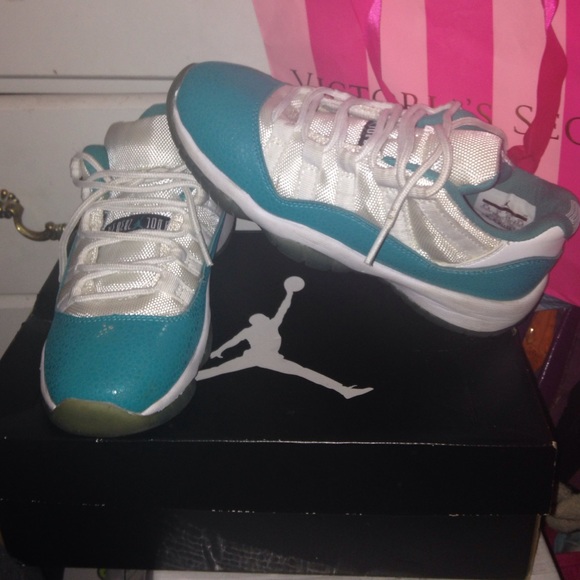 Air Jordan Retro 11 Low "Aqua"