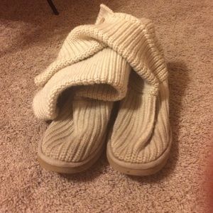 Knitted uggs