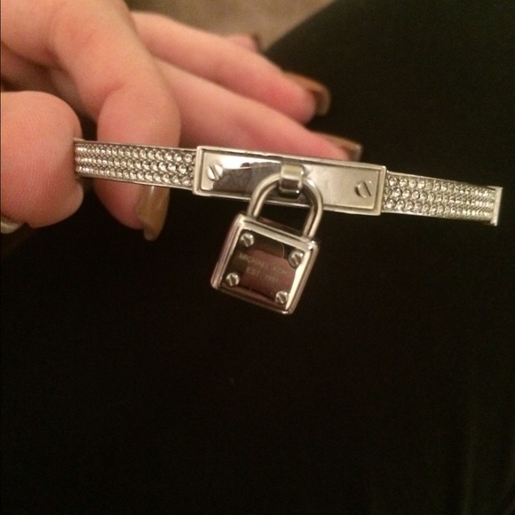 Michael kors bracelet 💕 - Picture 2 of 3