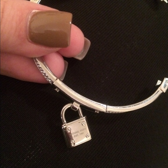 Michael kors bracelet 💕 - Picture 3 of 3