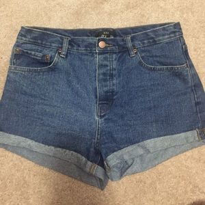 💥High waisted jean shorts💥