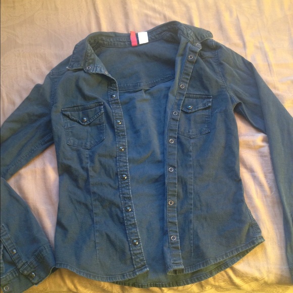H&M black vintage button up/small