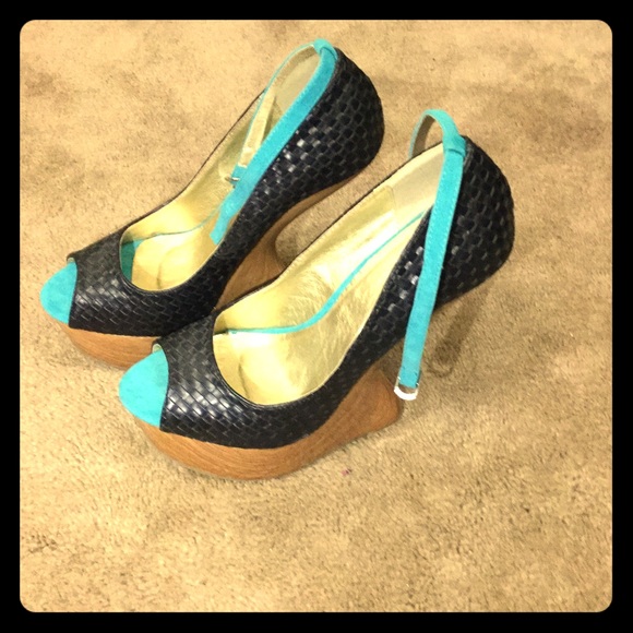 D2 Curved Wedge Heel