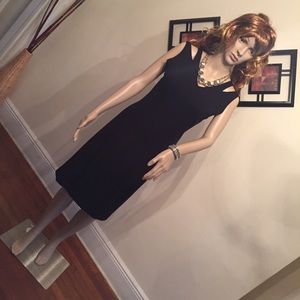 Very pretty dress. By nic+Zoe