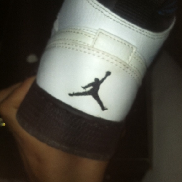 Jordan 1 Retro '94 Gradeschool 4.5 - Picture 2 of 3