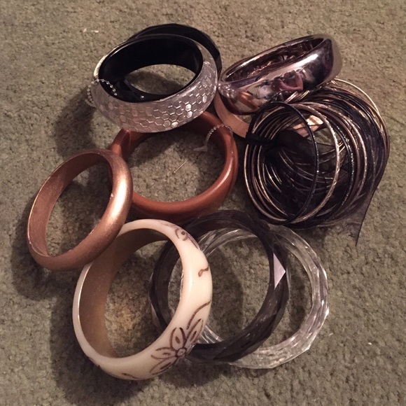 Assorted bangles - Picture 2 of 3
