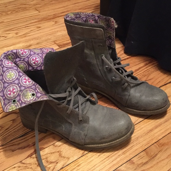 Caterpillar women gray ankle boots