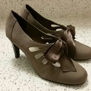 Taupe heel with silk bow detail