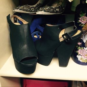 Steve Madden wedge / heel