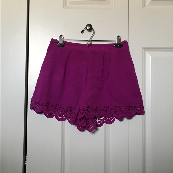 Akira Chicago scalloped flower shorts