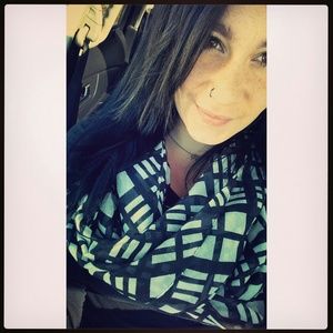 Meet your Posher, Alexandra