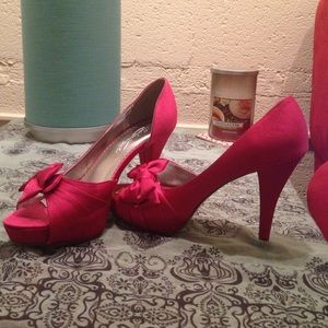 Michaelangelo satin peep toe platform heels