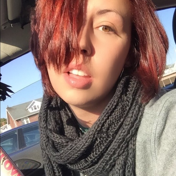 Meet your Posher, Danielle - Picture 1 of 1