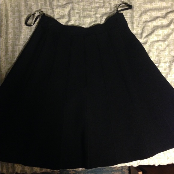 BCBG a-line black skirt! - Picture 1 of 3