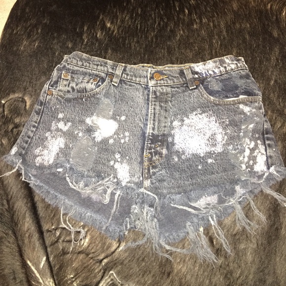 Levi high waisted shorts 29