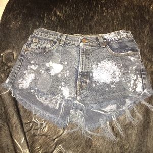 Levi high waisted shorts 29