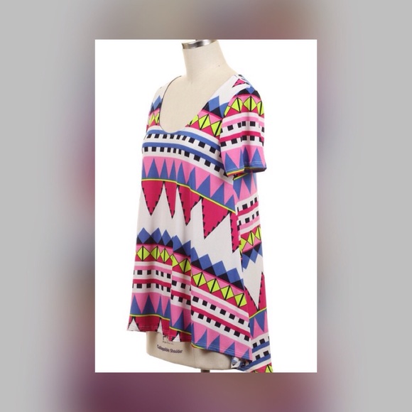 Fun Aztec print tunic. Made in USA - Picture 4 of 4