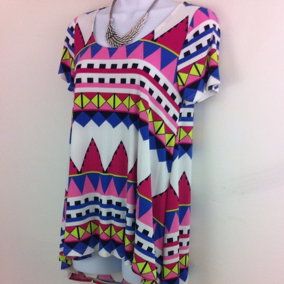 Fun Aztec print tunic. Made in USA - Picture 3 of 4