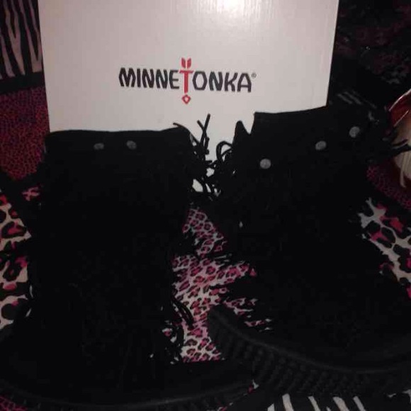 Minnetonka Moccasin 5 layer boots