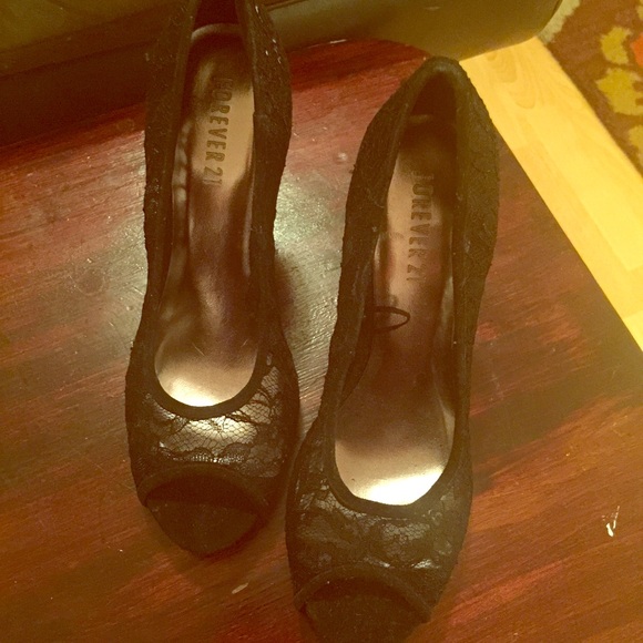 Black lace forever 21 pumps