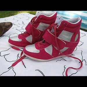 Pink suede and silver body central shoes