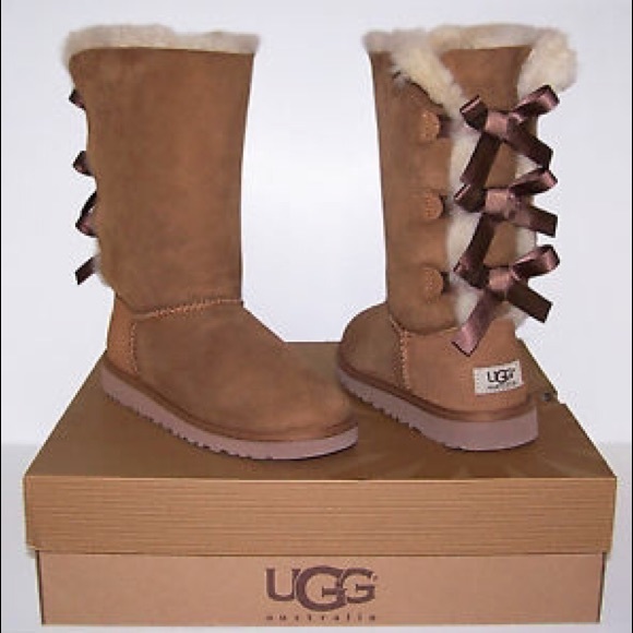 triple Bailey bow uggs - Picture 1 of 1