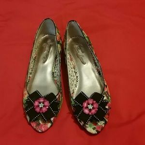 Poetic license flower slip ons! Poetic Licence