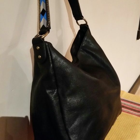 Jessica Simpson black shoulder bag.