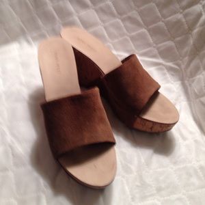 Beautifully versatile sued/cork platform slides